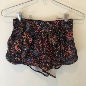 Lululemon Hotty Hot 2.5” Shorts